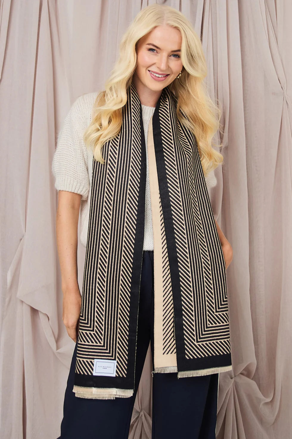 Black and white geometric winter scarf.