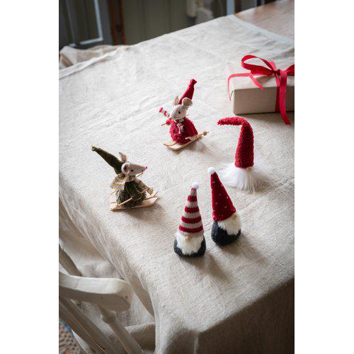 Decorative skiing mice.