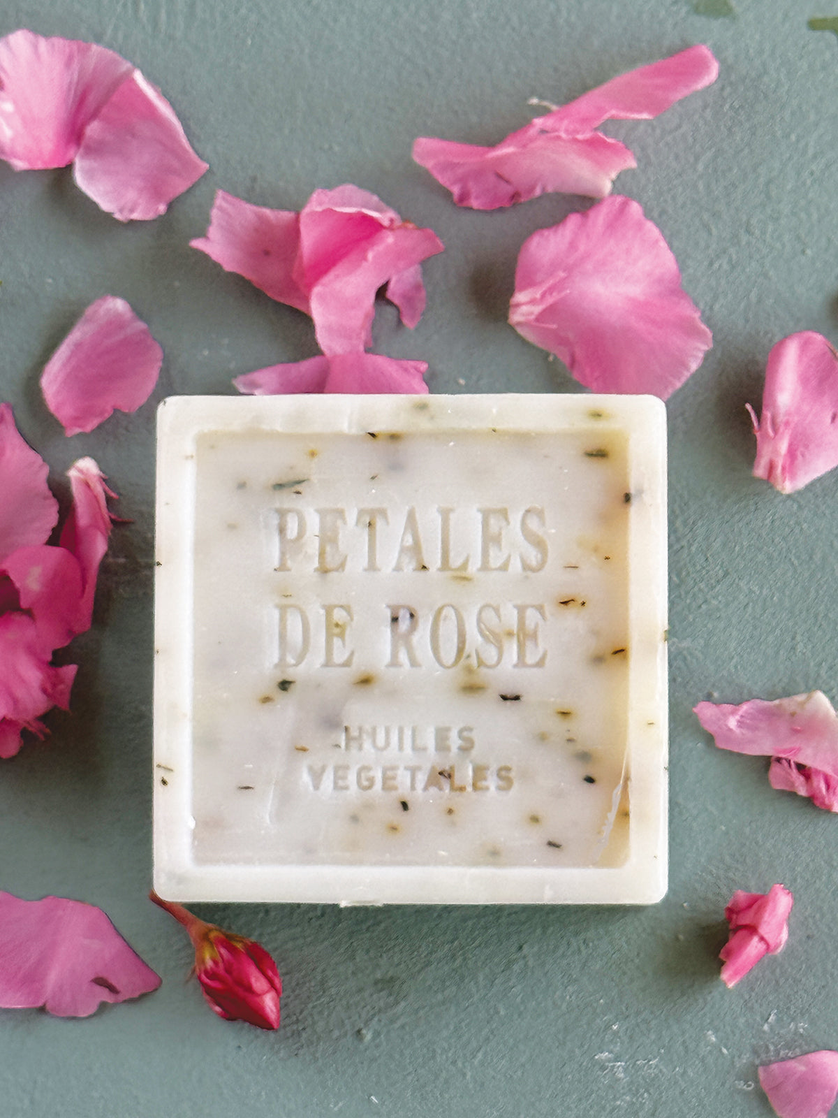 'Petales de rose' embossed soap.